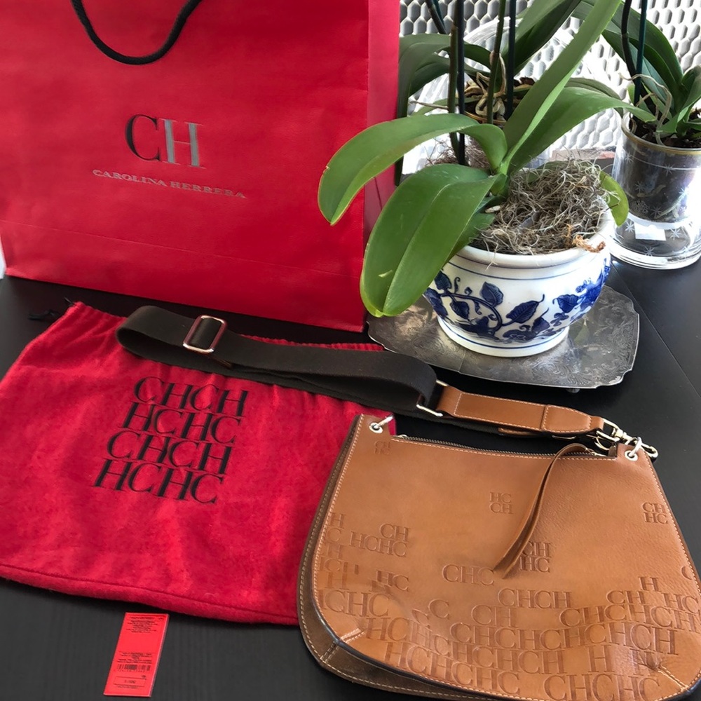 **💯Carolina Herrera leather Twins bag with 🏷